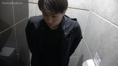 [HealingBoyMovie] 18歳が緊張しながら公衆トイレの中でドキドキオナニー！